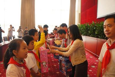 奥特斯重庆爱心助学两江新区贫困儿童_美通社