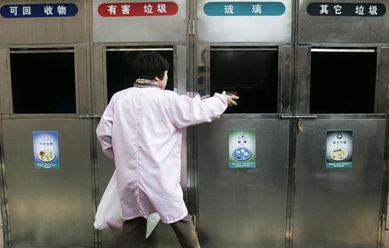 上海环保局正研究垃圾收费政策 引发市民反对声