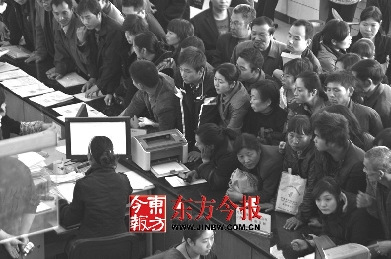 河南漯河市千余代表评议政府部门选出最差科室