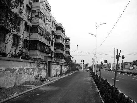 开封市政道路工程损坏民房 住建局推委仨月没修