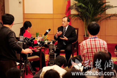 阮成发畅言媒体见面会:我最大的爱好是看书