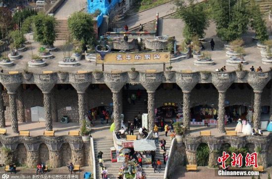 重庆最牛厕所造型如中世纪欧洲城堡