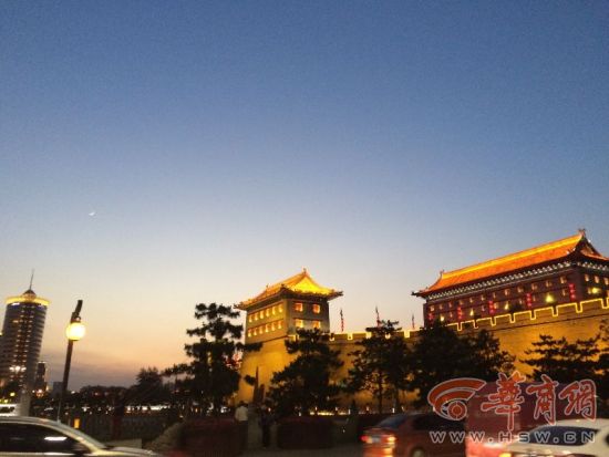 城市夜景。 五一最具人气十大旅游城市排名出炉 西安排名第五