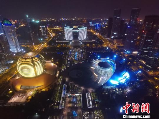 杭州钱江新城地标景观 “日月同辉” 。 国务院参事仇保兴:城市规划要有留白 给未来发展留余地