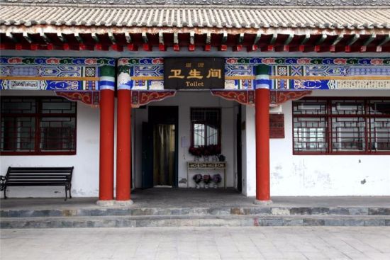 西夏王陵景区特色公厕 宁夏“厕所革命”让“方便”更方便
