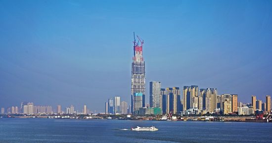 在建的武汉绿地中心。 武汉绿地中心冲击中国第一摩天大楼 高度636米