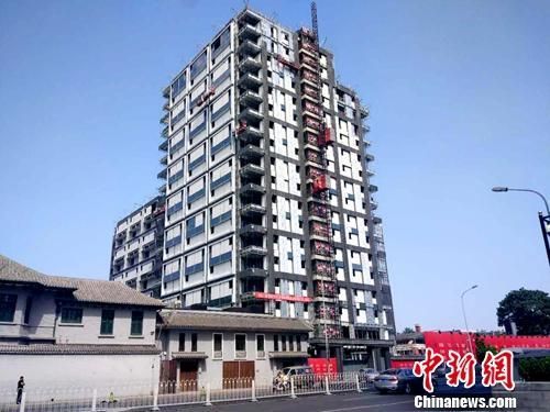 北京一处正在建设的楼房。 上半年中国经济数据公布