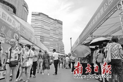 “品美食游中山”2017中山旅游文化嘉年华吸引了不少市民参与。 全域旅游开启:旅游文化产业焕发新活力