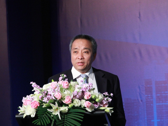 由中国信托业协会主办的“2010年中国信托业峰会”于2010年12月2日-3日在上海举行。图为中国社科院金融研究所所长王国刚。(来源：新浪财经 王霄摄)