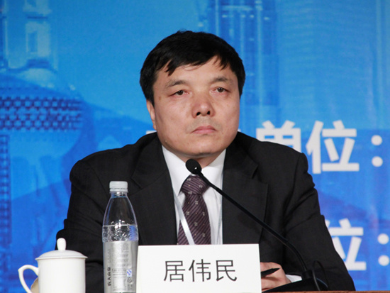 由中国信托业协会主办的“2010年中国信托业峰会”于2010年12月2日-3日在上海举行。图为中国信托业协会会长居伟民。(来源：新浪财经 王霄摄)