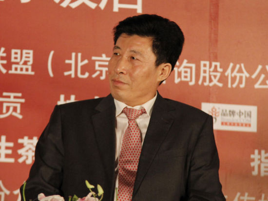 图为完达山乳业集团董事长王景海发言。