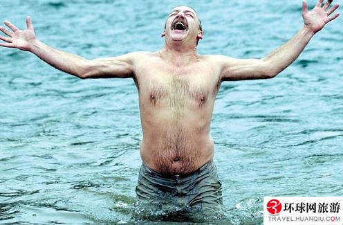 世界各地的新年奇俗:重回“子宫”感受新生(组图)