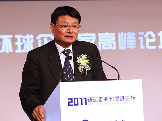 中国民生银行行长洪崎发言(新浪财经 陈鑫 摄)