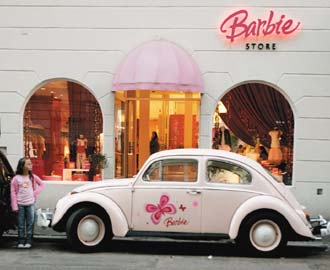 全球首家芭比娃娃主题店阿根廷开张成 圣地 (图