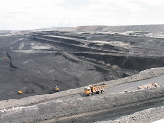 抢位!煤业巨头争赴新疆煤炭盛宴_滚动新闻