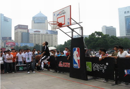 篮球迷尽展风采+nba大篷车杭州站圆满落幕