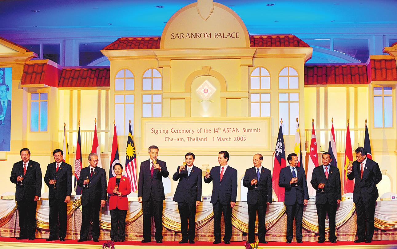 东盟领导人签署《东盟共同体２００９－２０１５年路线图宣言》