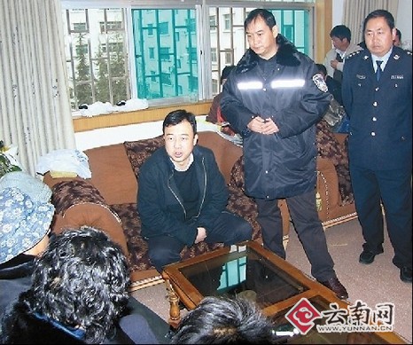 两民警一周内猝死 工作压力大长期精神紧张_滚