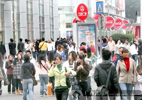 王府井黯然退出南宁 百货巨头如何 落地生根 南