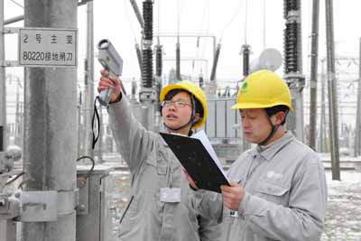 安徽滁州:雪中巡视电网保城乡用电安全_滚动新