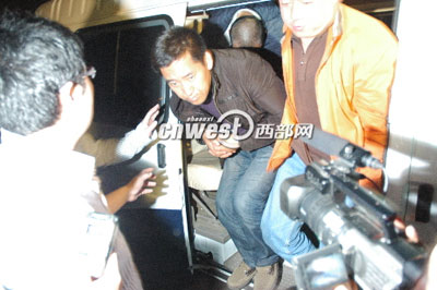 ������ѹŮ��������ЯŮ��������Ѻ������(ͼ)