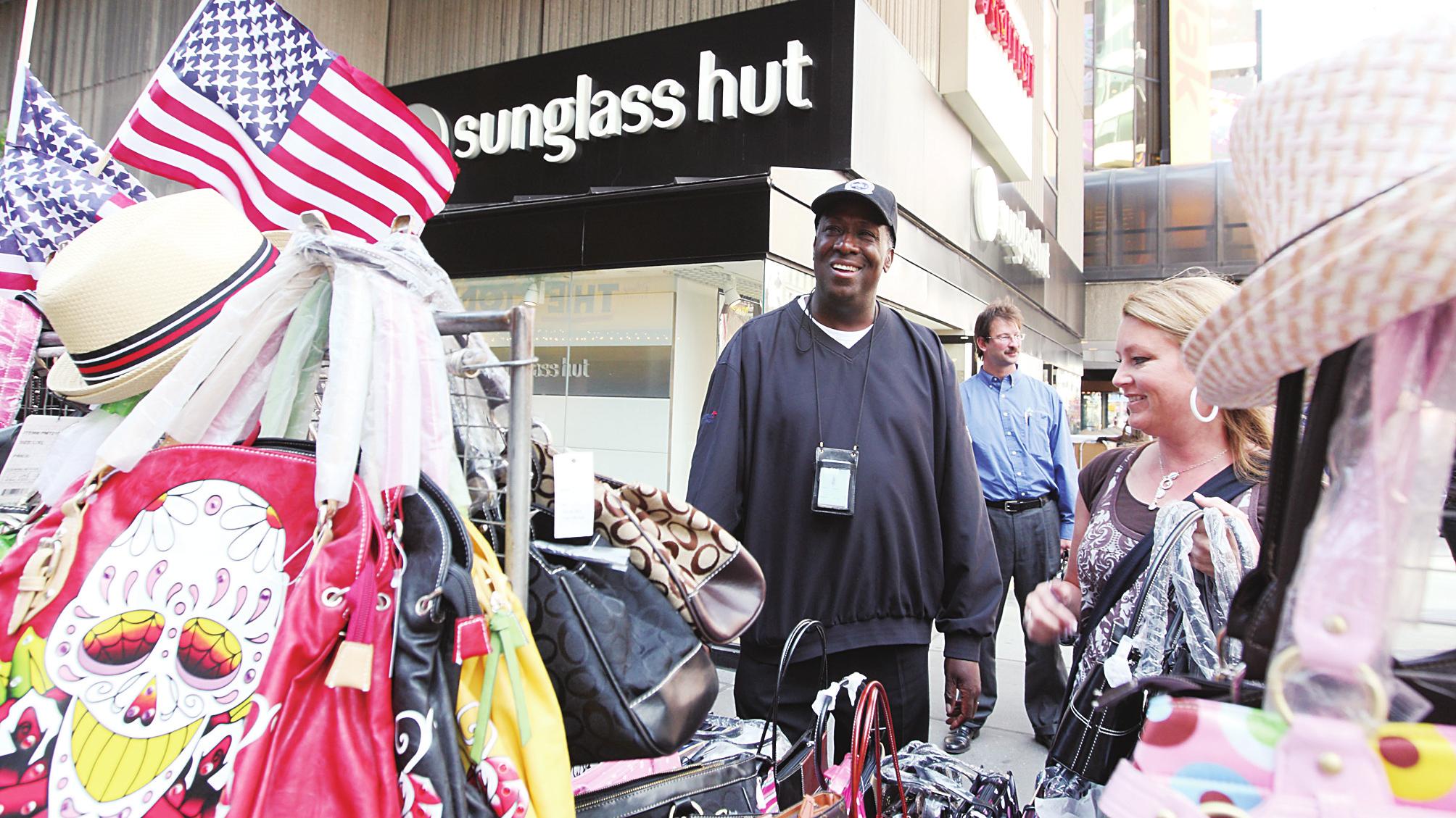 ��λ��С��Ӣ�ۡ���ʱ���㳡�οͻ�ӭ