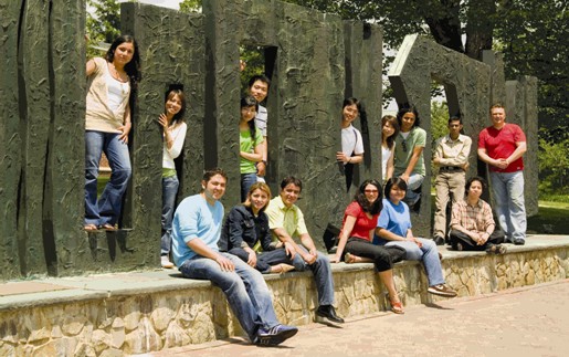 留学劲吹平价风 白俄罗斯2万读世界名校(图)_滚动新闻_新浪财经_新浪网