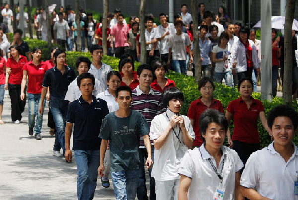 富士康将深圳地区22万人的员工宿舍交由社会
