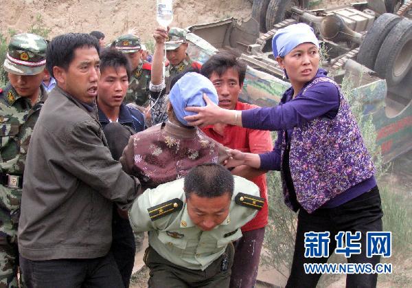 宁夏海原县发生一起重大交通事故伤亡42人_滚