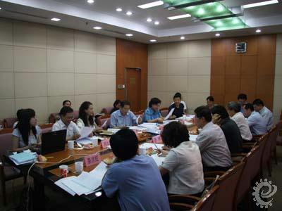 ����γ�ϯ������Ʒ��ҵ��չս�ԡ�ר�������