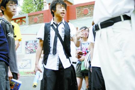 90��Գǹܶ�ƿ����ָ�Գ��ǡ�������Ϊ��