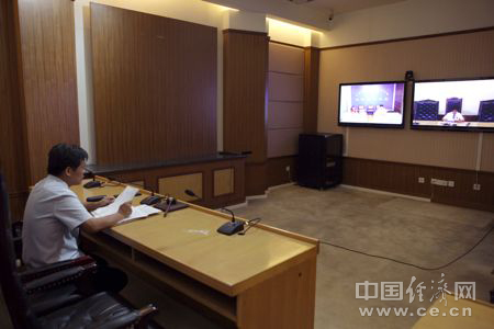 һ��Ժ�״�ͨ��Զ����Ƶ����һ�����¾������߰�