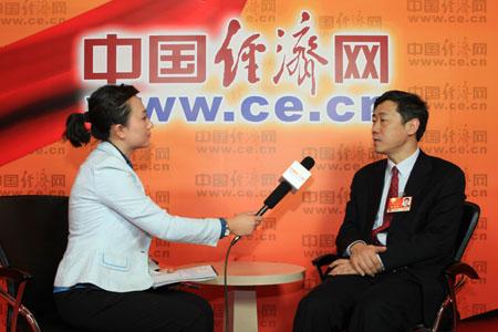 李稻葵:个税改革首要是大幅降低税率 其次是扩