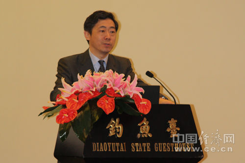 李稻葵:中国财政、货币政策要以调结构为目标
