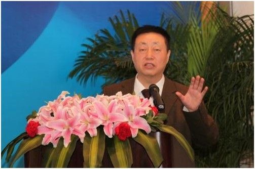 图注：图为北京海外学人中心首席顾问夏颖奇致辞