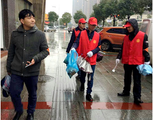 助力全国文明城市创建 湘潭中院干警志愿者在行动