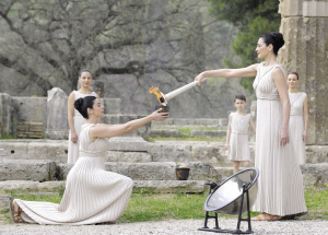 北京奥运会圣火取火仪式在希腊举行_焦点透视