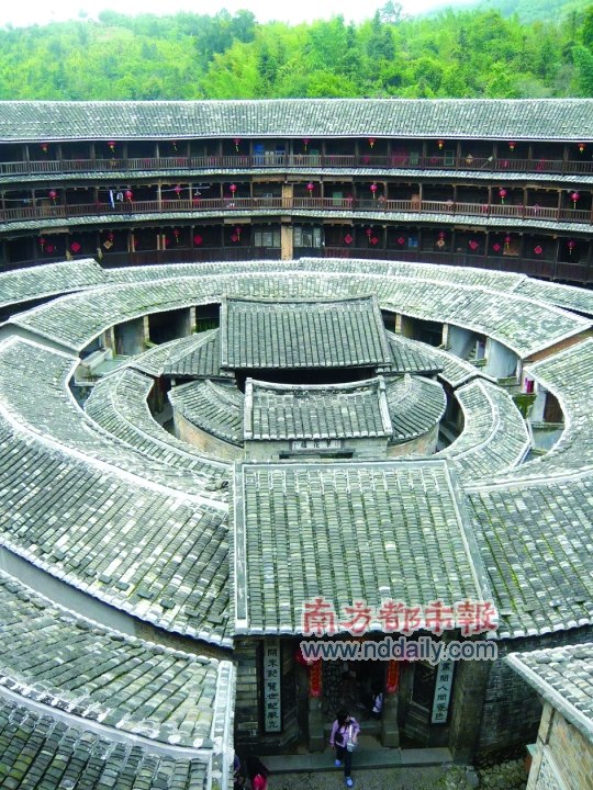 带着书香走进客家土楼(组图)
