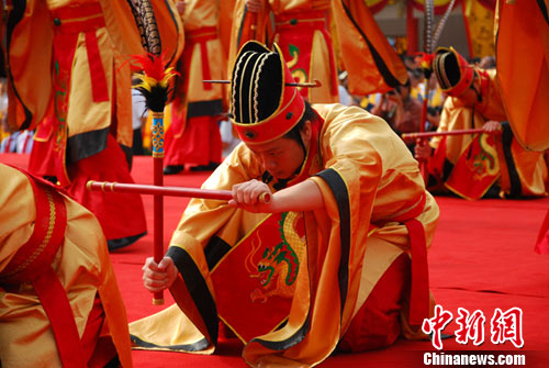 广西柳州文庙举行重建后首次祭孔大典(组图)