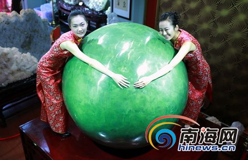世界上最大夜明珠首次亮相海南 市民可免费参观