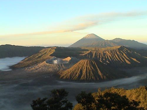 印尼火山灾区旅游 “灾难游”引争议(图)