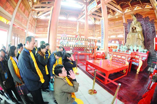 新春南宁市民热闹游孔庙 民间祭孔有讲究(组图)
