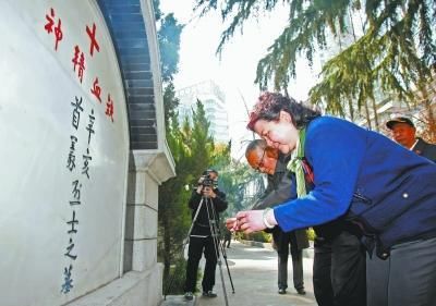 武汉开工建设辛亥百年纪念墙(图)