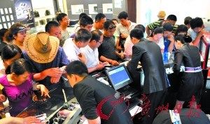 免税购物香港PK三亚:旗鼓相当 个别有差异