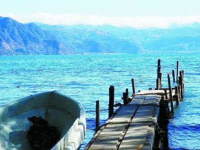 危地马拉阿蒂特兰 山水相连景色非凡(组图)