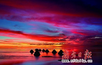它曾被国家地理杂志列为世界十大奇景之一。 乌尤尼盐沼:照进天堂的美色(组图)
