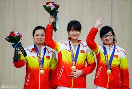 新闻早点:偷拍者揭锋菲细节称比文章难拍