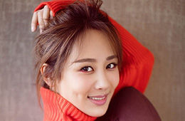 妆榜样：杨紫红色眼线太会玩