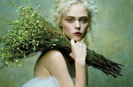 超模烈焰红唇演绎复古女郎