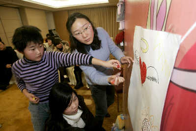 心理咨询志愿者活动年终感恩聚会举行(图)